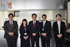 宮崎政久厚生労働副大臣が来校、授業や学生の様子を御視察いただきました。