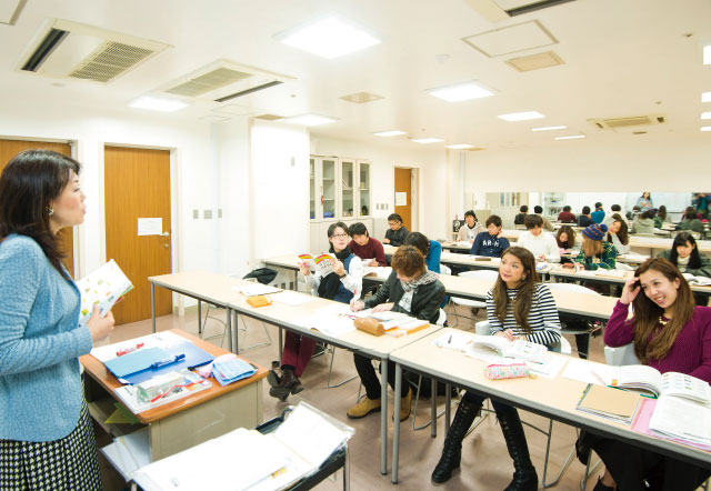 少人数制クラス|ヘアメイクの専門の学校 総合学園ヒューマンアカデミー