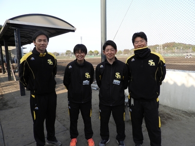 ５(左から)高橋トレーナー、池田さん、新福くん、.JPG