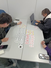 【授業レポ】教室が研究所に？「7並べ」の記録からAIの脳を作る！