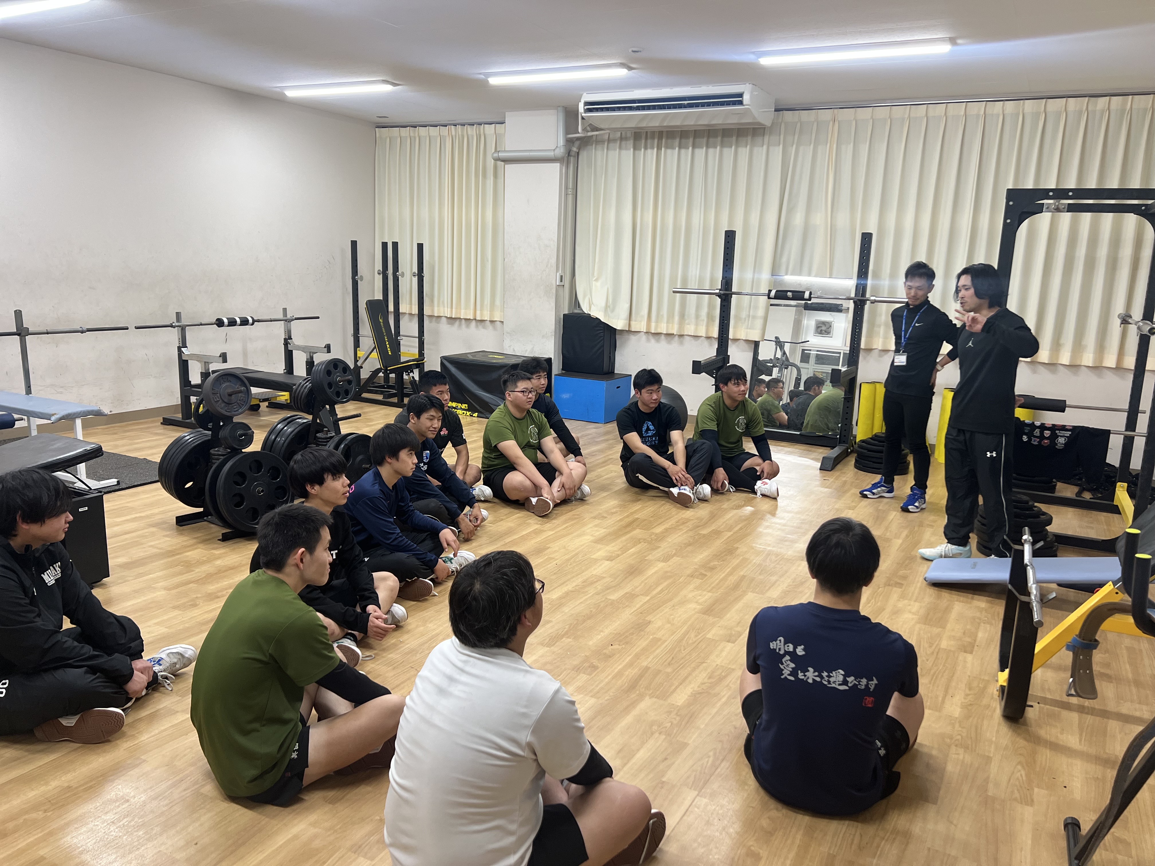 スポーツカレッジ在校生と講師が高校で出張トレーニング体験授業を実施しました！